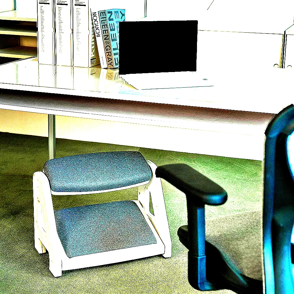 피치트렌디 풋쉬풋쉬 발받침대 사무실 컴퓨터 책상 발판 국산 다리받침대 화이트-블랙 이미지 4